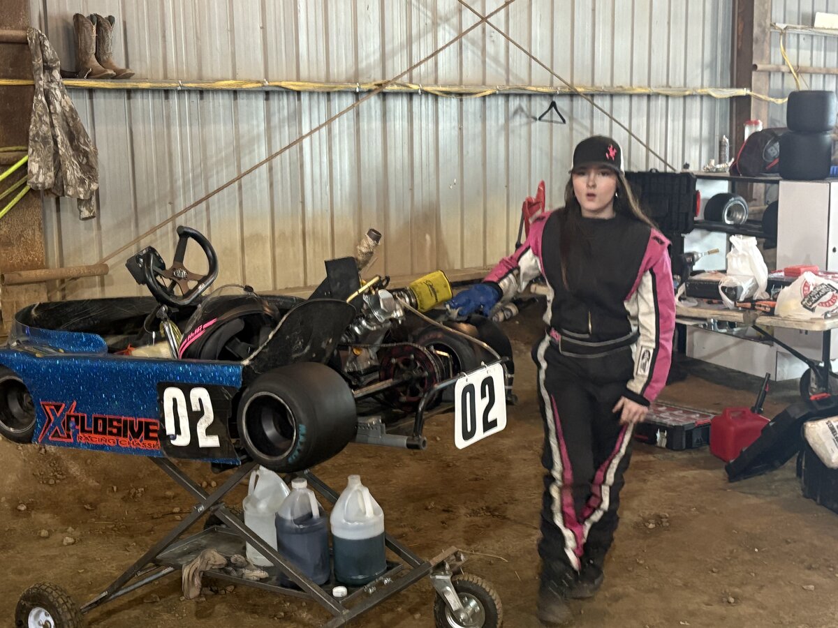 Madison in kart 02 in pit lane